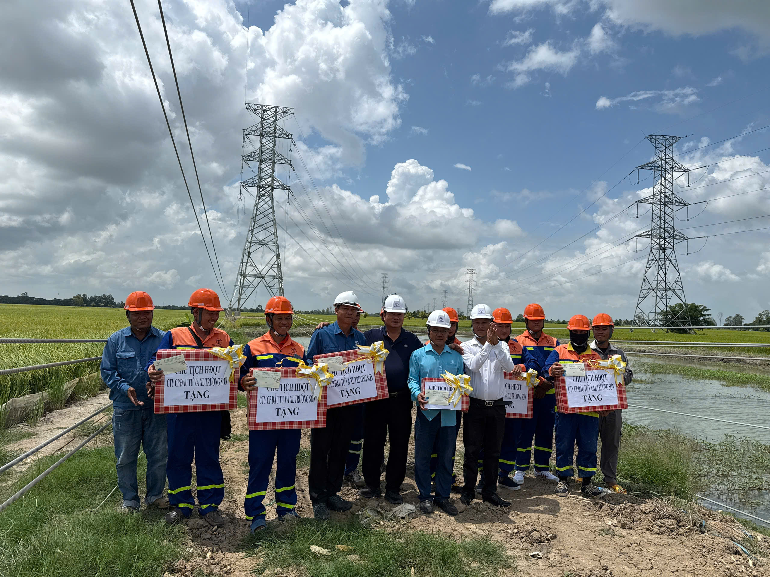 Chủ tịch HĐQT Trường Sơn (TSA) trực tiếp tới công trường, động viên cán bộ nhân viên đẩy nhanh tiến độ Dự án đường dây 110kV Châu Đốc – Cái Dầu